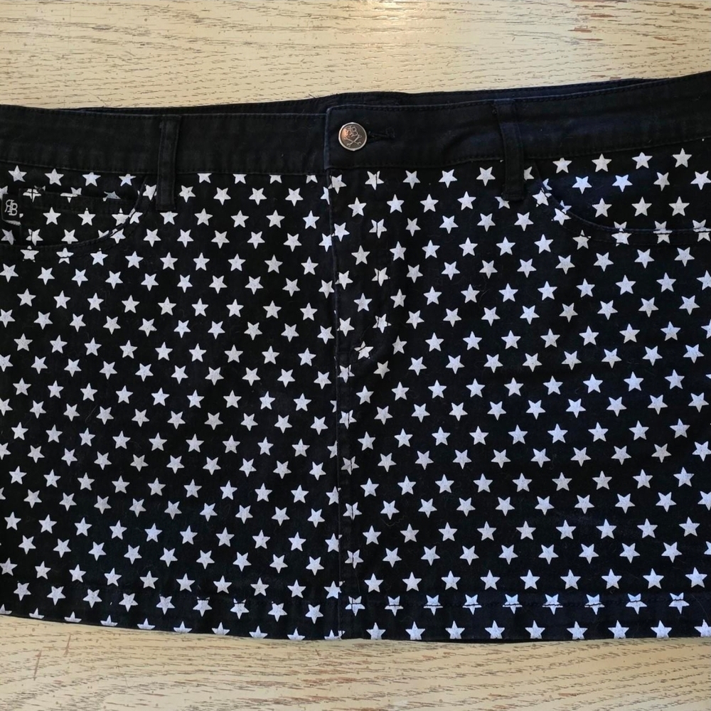 Black Star-Print Mini Skirt - Women's